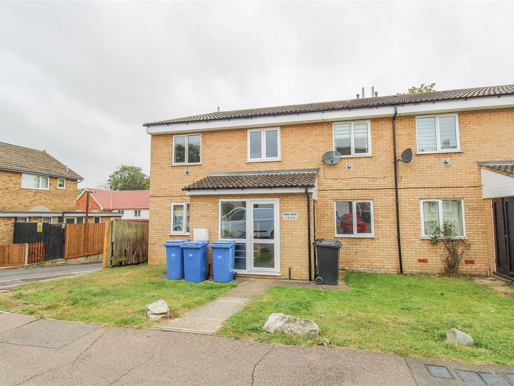 1 bed flat for sale in Fold Croft, Harlow CM20, £180,000