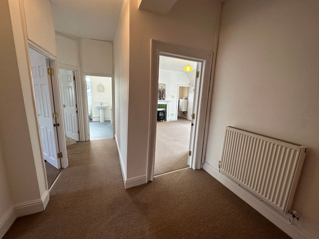 2 bed flat for sale in High Street, Newport NP18, £170,000