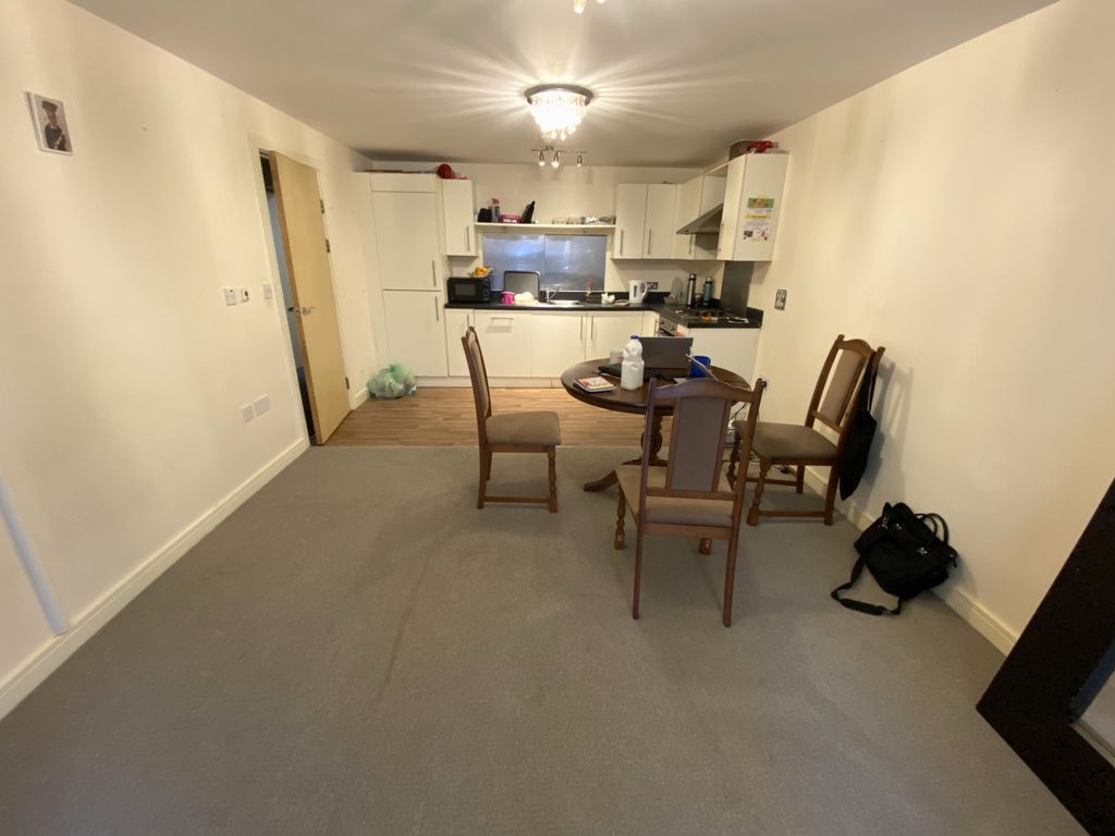 2 bed flat for sale in Overstone Court, Cardiff CF10, £160,000