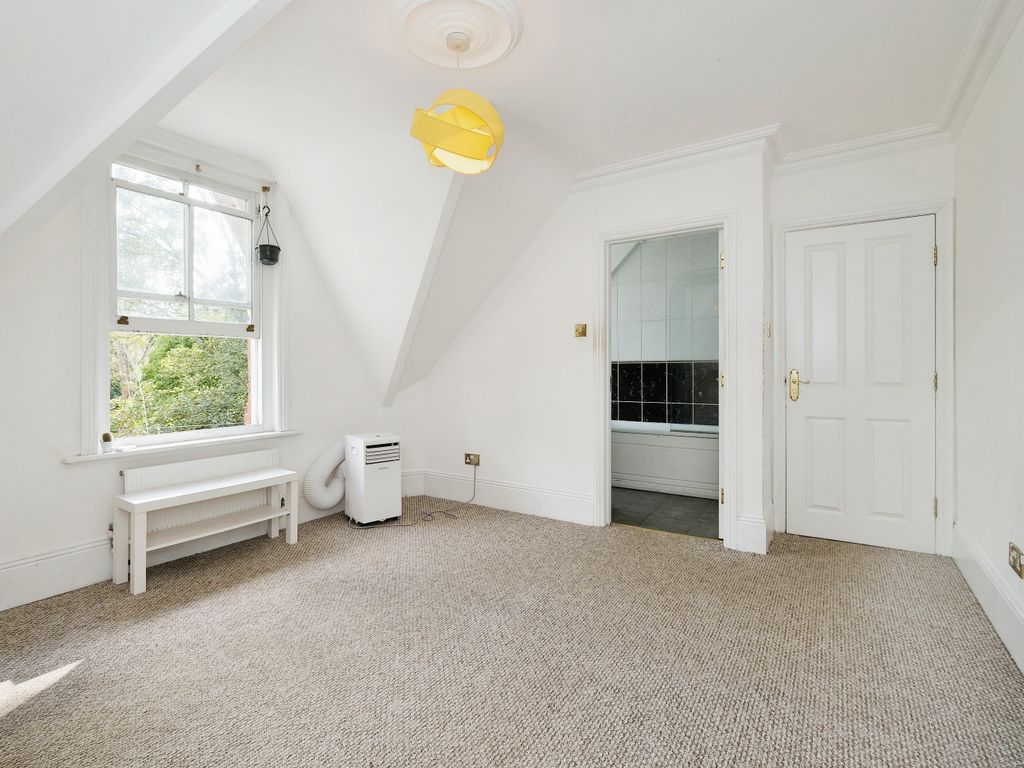 1 bed maisonette for sale in York Road, Guildford, Surrey GU1, £250,000