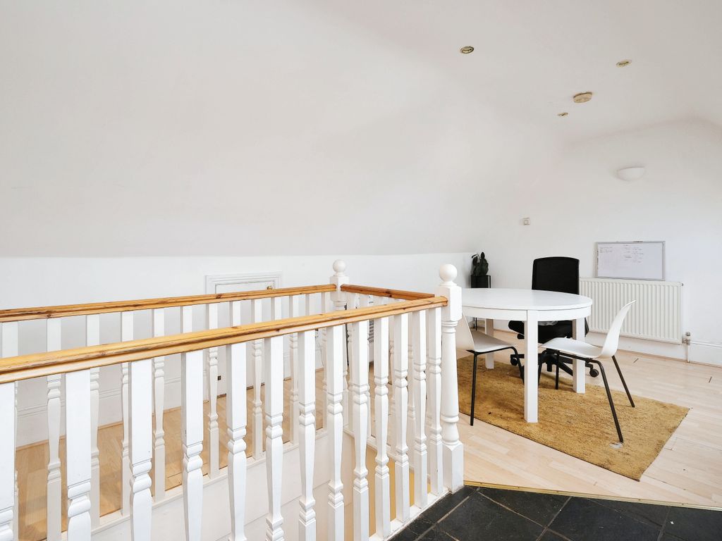 1 bed maisonette for sale in York Road, Guildford, Surrey GU1, £250,000