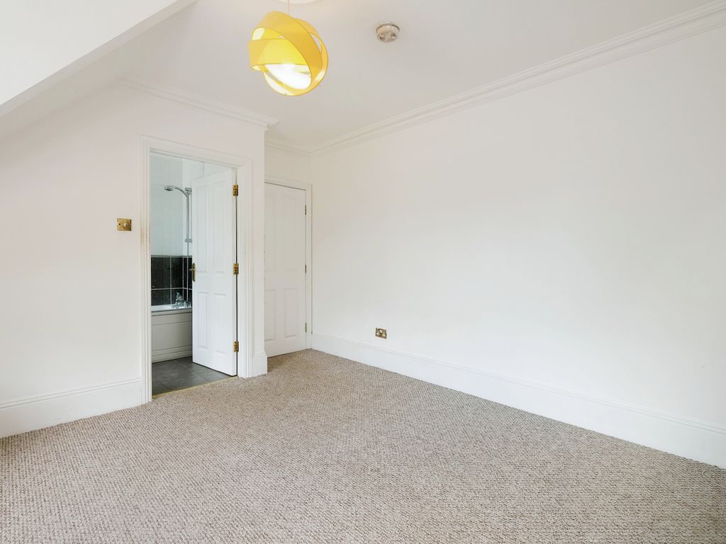 1 bed maisonette for sale in York Road, Guildford, Surrey GU1, £250,000