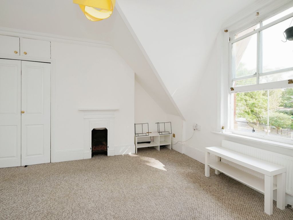 1 bed maisonette for sale in York Road, Guildford, Surrey GU1, £250,000