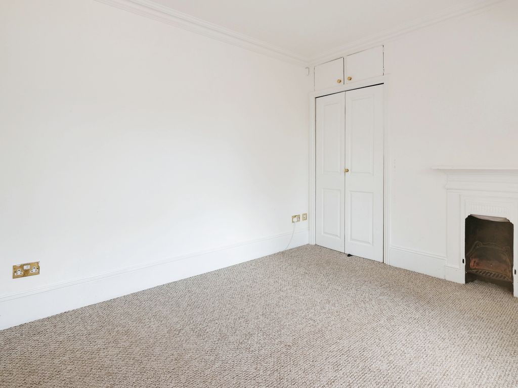 1 bed maisonette for sale in York Road, Guildford, Surrey GU1, £250,000