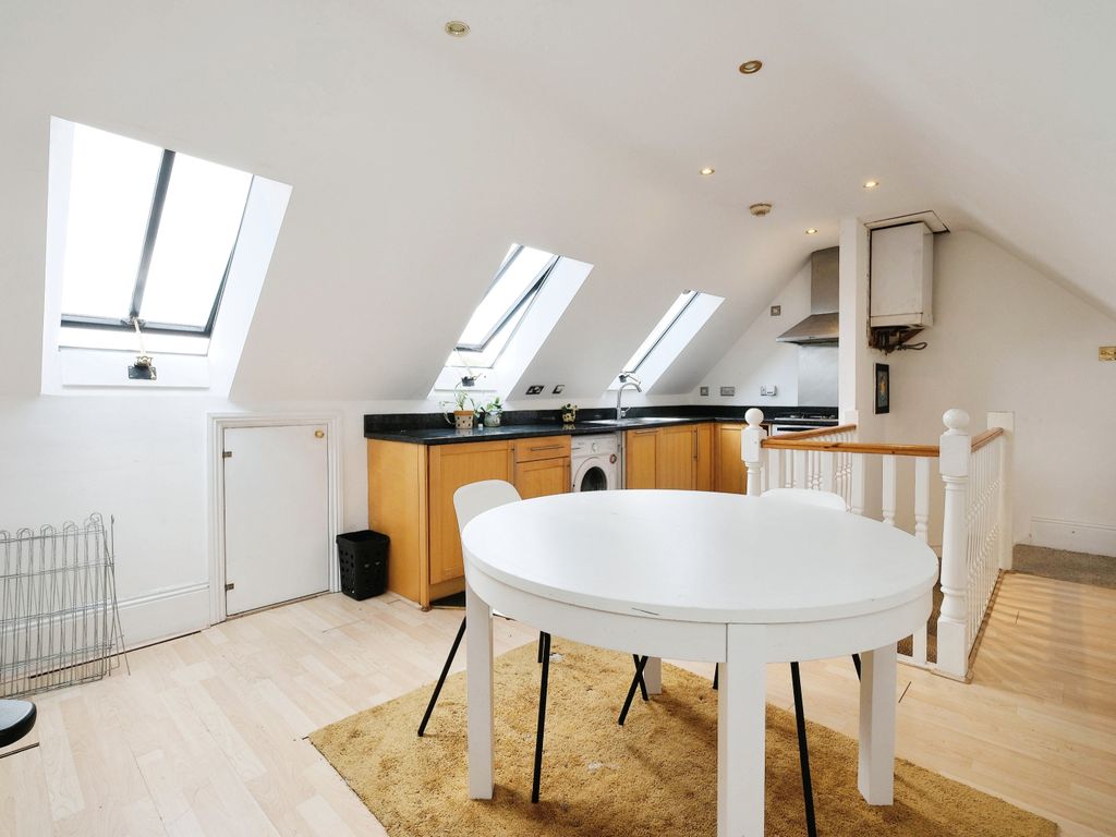 1 bed maisonette for sale in York Road, Guildford, Surrey GU1, £250,000