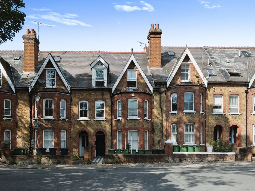 1 bed maisonette for sale in York Road, Guildford, Surrey GU1, £250,000