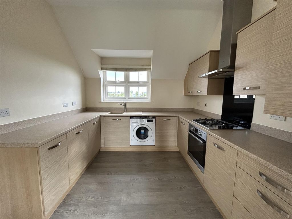 2 bed flat for sale in Y Corsydd, Llanelli SA15, £175,000