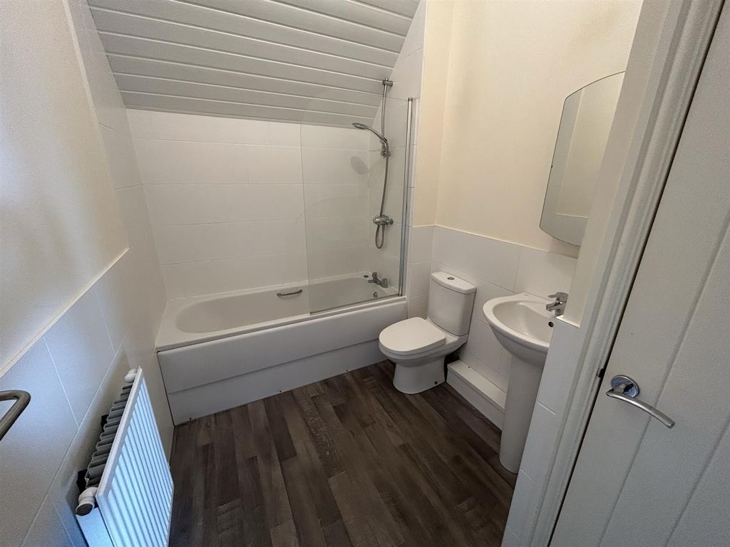 2 bed flat for sale in Y Corsydd, Llanelli SA15, £175,000