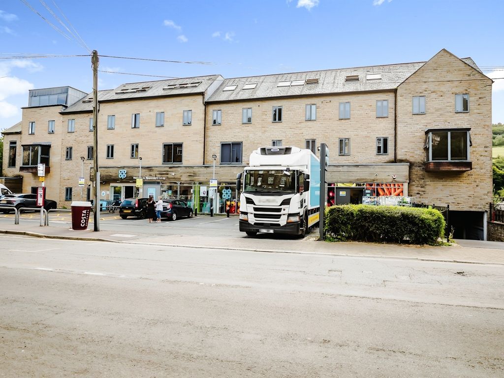 2 bed flat for sale in Oldham Road, Sowerby Bridge HX6, £160,000