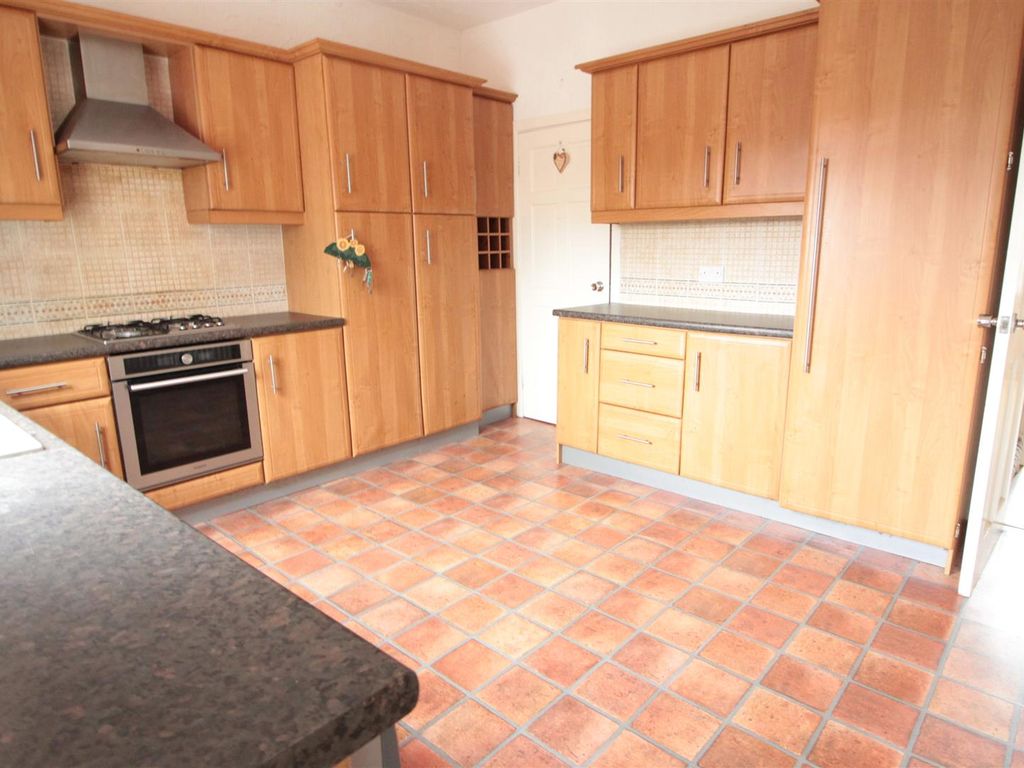 2 bed terraced house for sale in Middleton Avenue, Rothwell, Leeds LS26, £165,000
