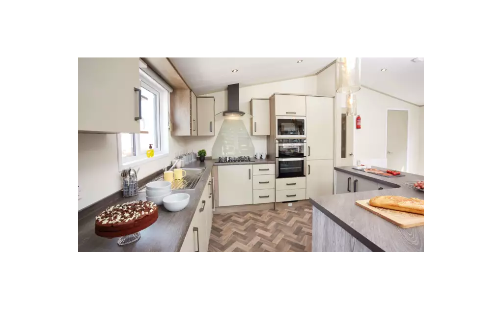 3 bed mobile/park home for sale in St Leonards, Ringwood, Dorset BH24, £58,500