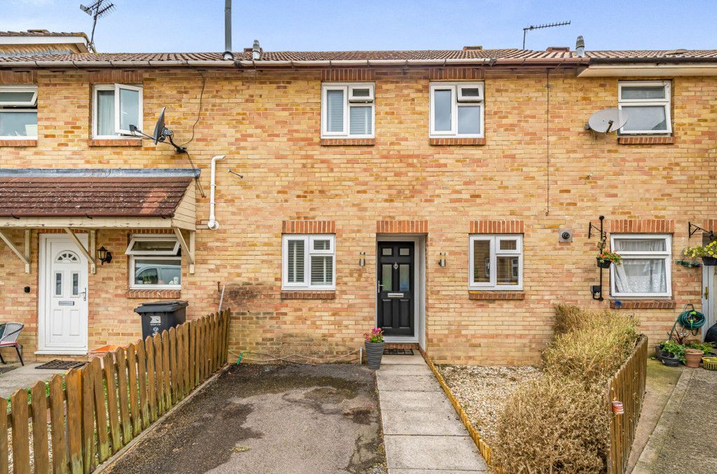 3 bed terraced house for sale in Holinshead Place, Grange Park, Swindon SN5, £230,000