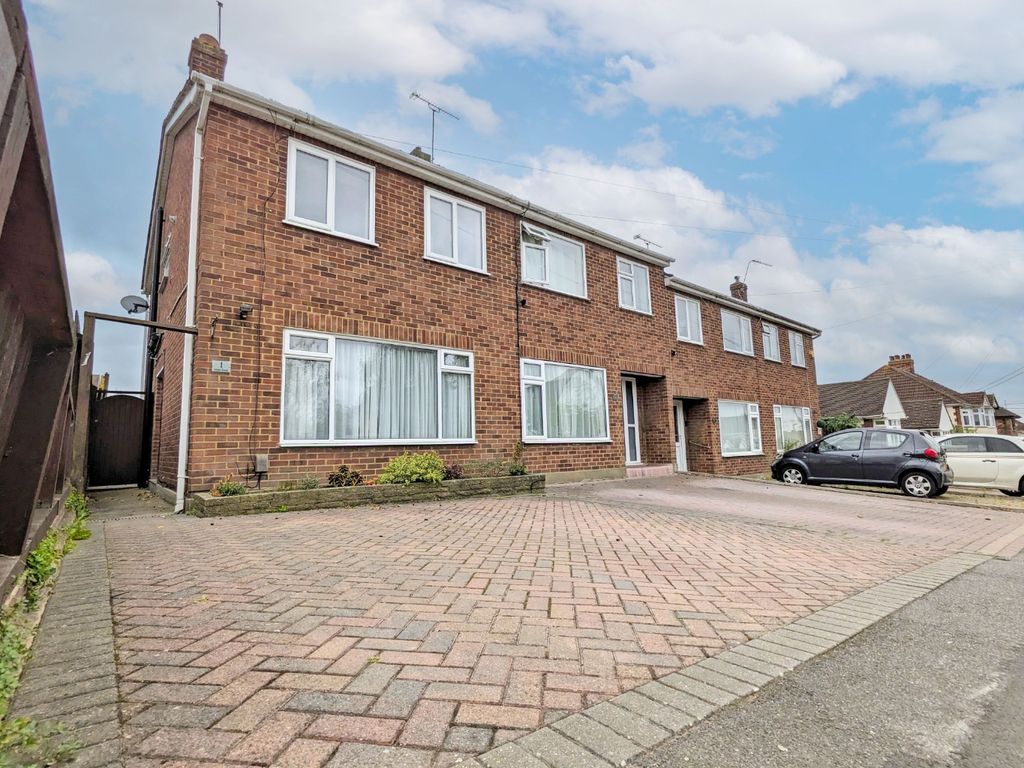 3 bed end terrace house for sale in Hope Road, South Benfleet, Essex SS7, £300,000