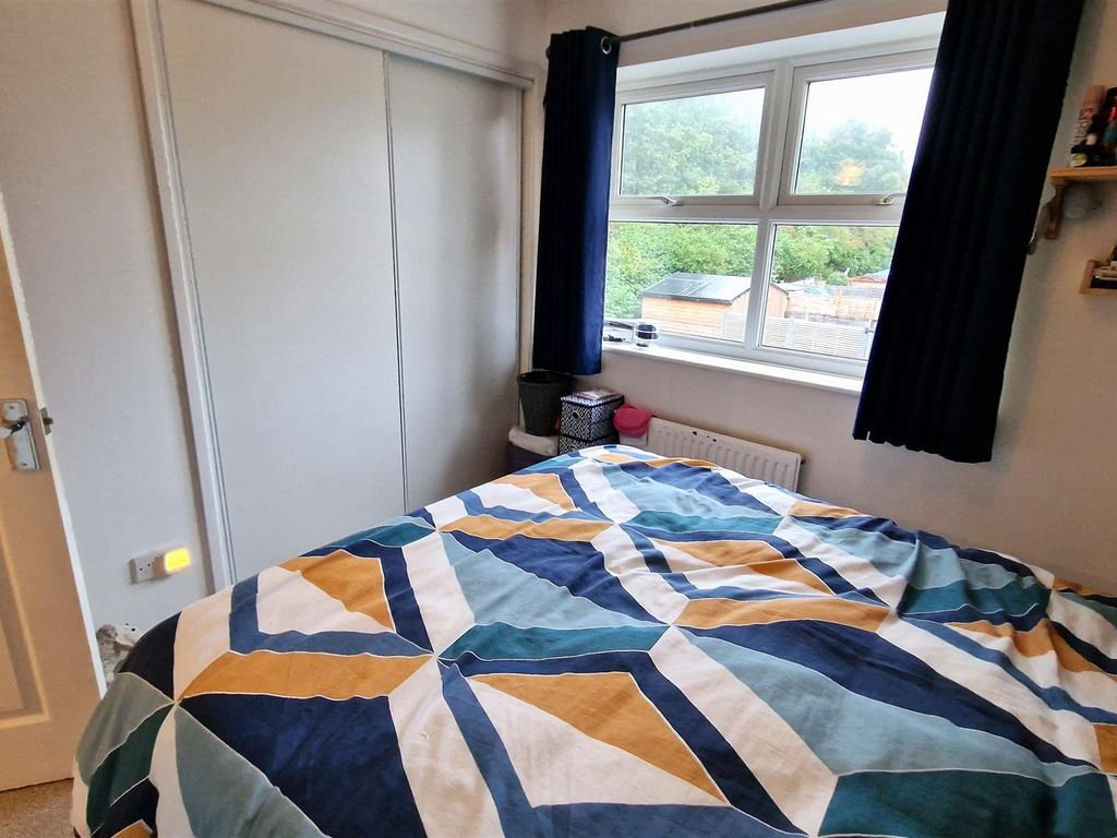 3 bed end terrace house for sale in Cheltenham Drive, Chippenham SN14, £285,000