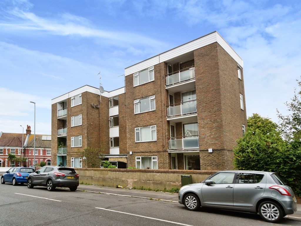1 bed flat for sale in Upper Avenue, Eastbourne BN21, £160,000