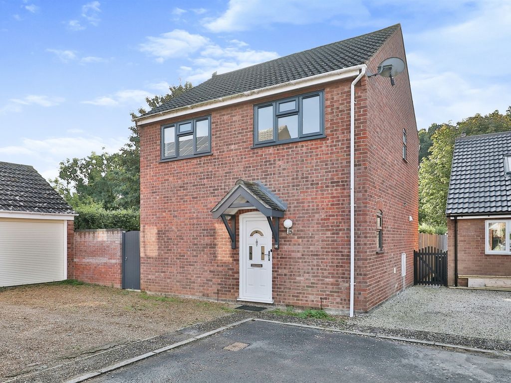 3 bed detached house for sale in Burgess Way, Brooke, Norwich NR15, £280,000