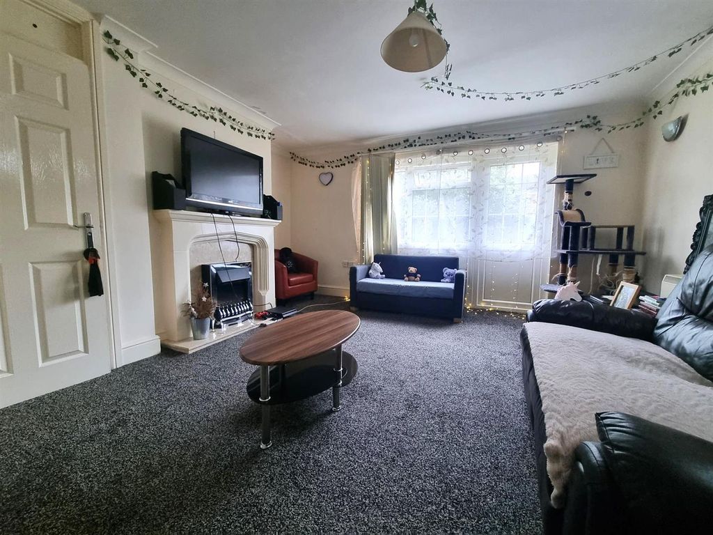 1 bed flat for sale in Tarquin Close, Willenhall, Coventry CV3, £85,000