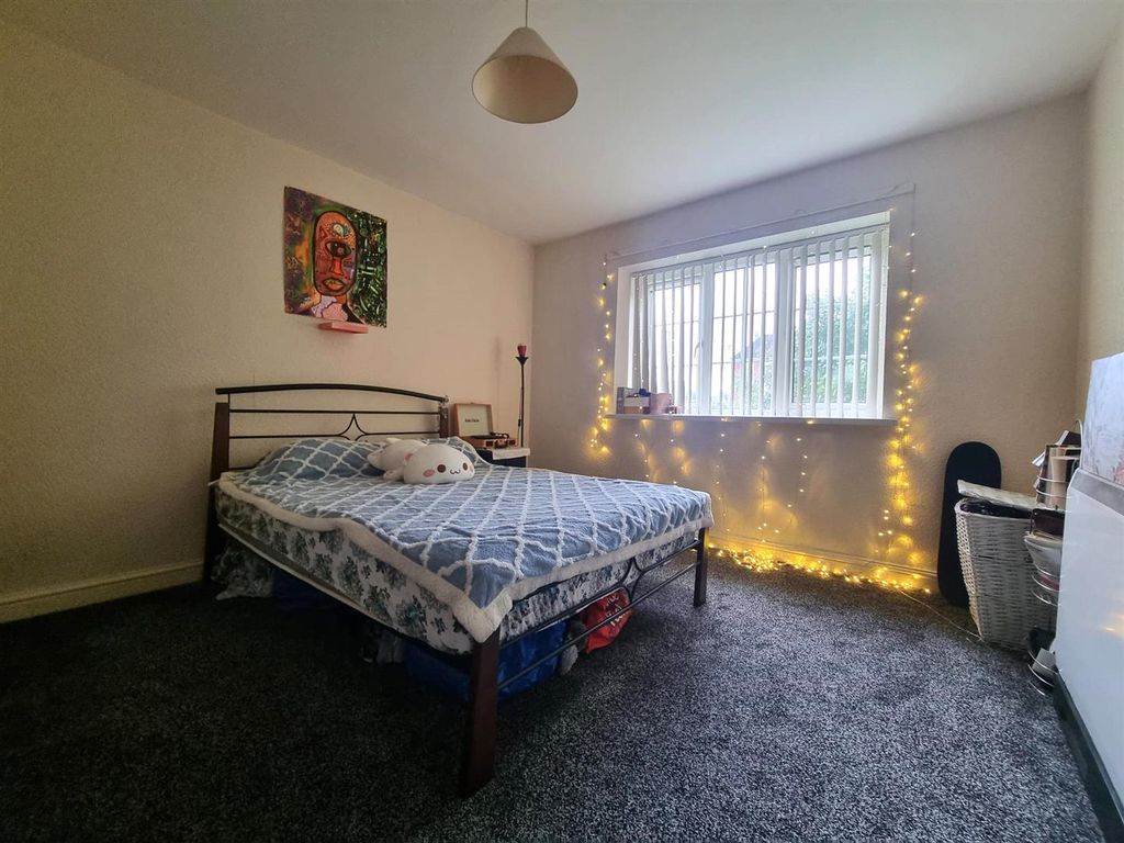 1 bed flat for sale in Tarquin Close, Willenhall, Coventry CV3, £85,000
