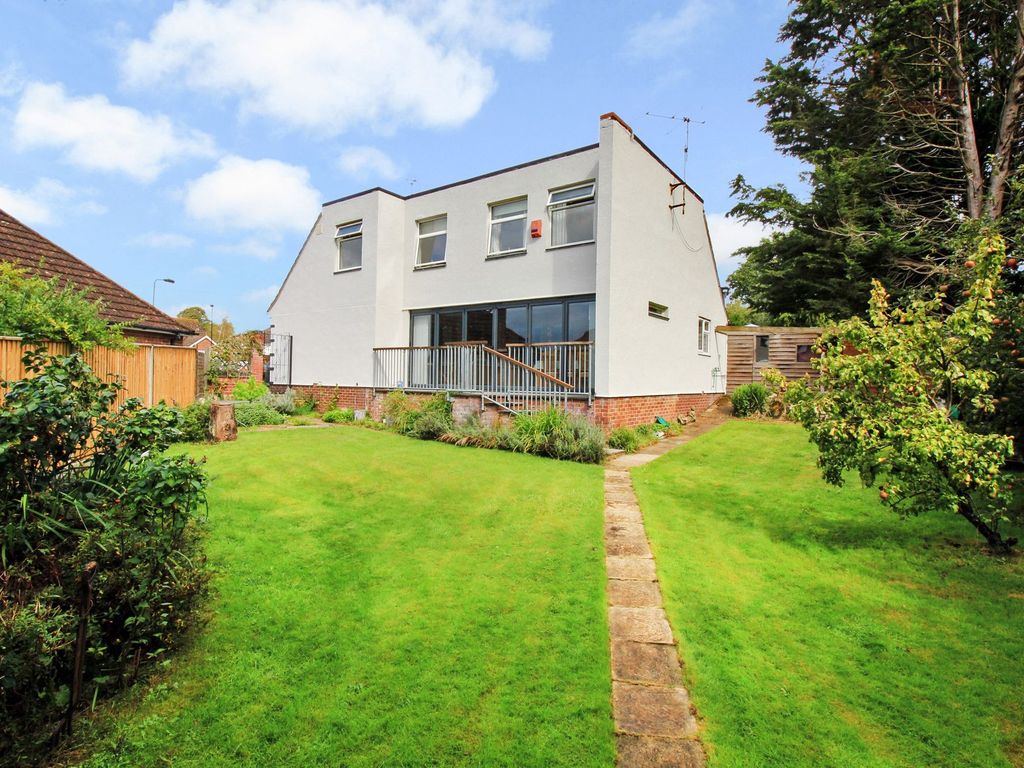 3 bed detached house for sale in Riversdale Close, Weston SO19, £325,000