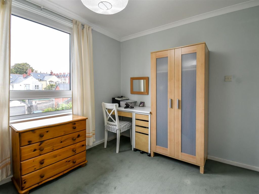 2 bed flat for sale in St. Nicholas Close, Barry CF62, £165,000