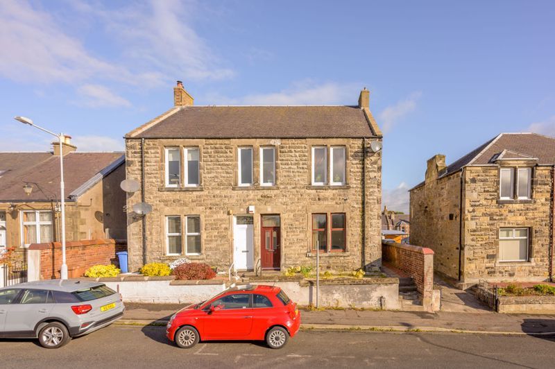 2 bed flat for sale in Thistle Street, Dunfermline KY12, £99,950