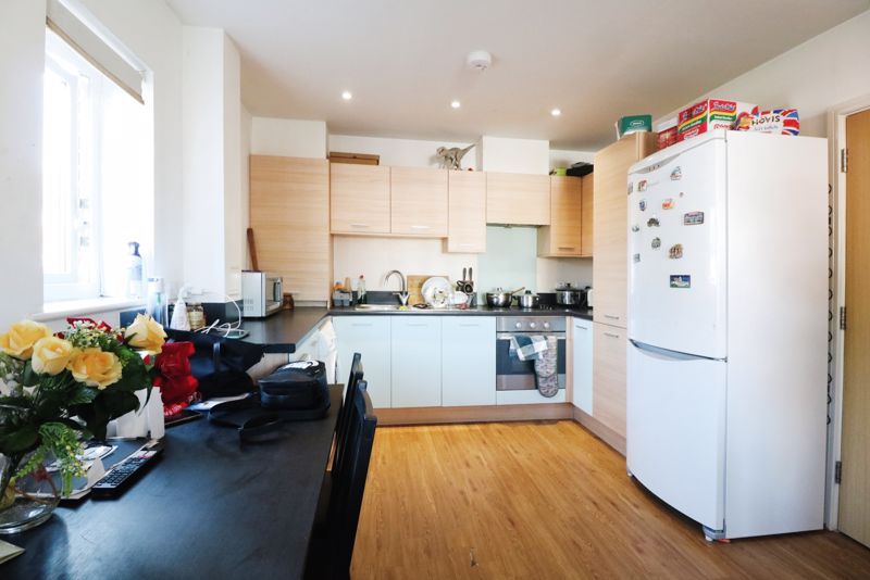 2 bed flat for sale in Acorn Close, Langley, Slough SL3, £230,000