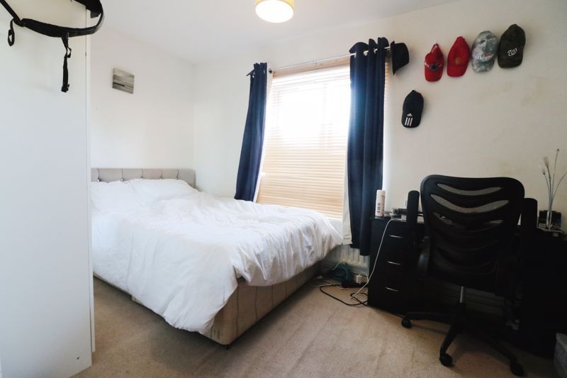 2 bed flat for sale in Acorn Close, Langley, Slough SL3, £230,000