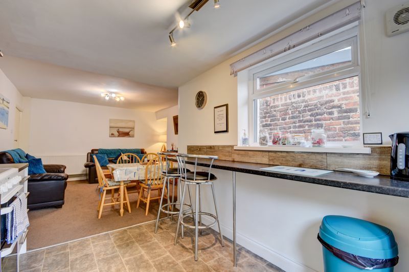 2 bed flat for sale in Prospect Hill, Whitby YO21, £190,000