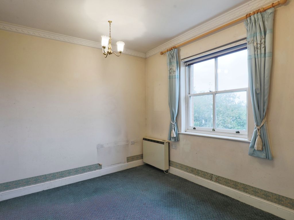 2 bed flat for sale in The Grange, Moreton-In-Marsh GL56, £122,500