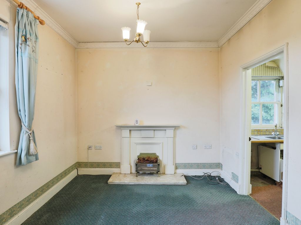 2 bed flat for sale in The Grange, Moreton-In-Marsh GL56, £122,500