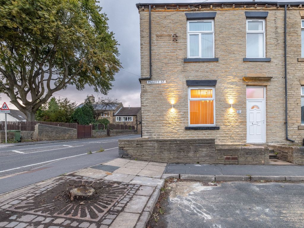 2 bed terraced house for sale in Piggott Street, Brighouse HD6, £139,950