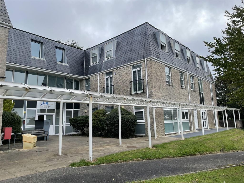 1 bed flat for sale in Priory Road, St. Austell PL25, £115,000
