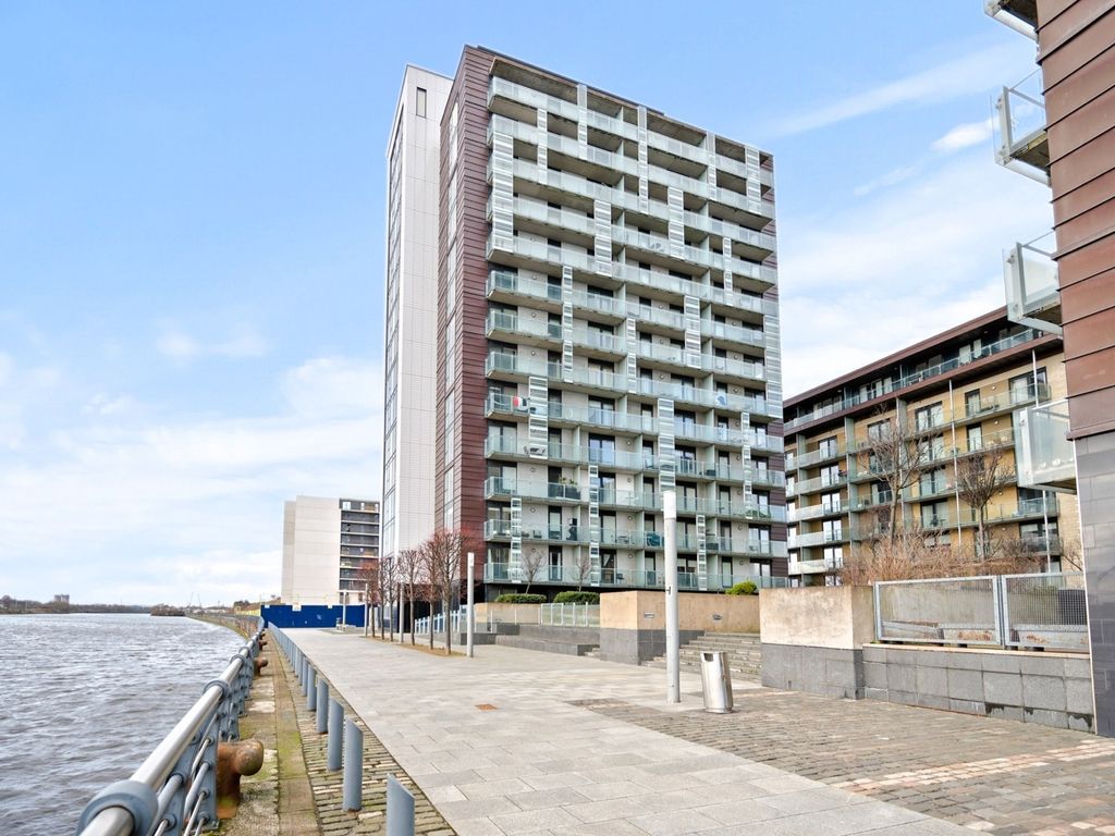 2 bed flat for sale in Meadowside Quay Walk, Glasgow Harbour, Glasgow G11, £179,000