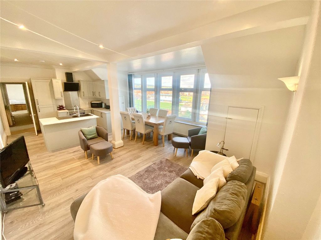 2 bed flat for sale in Argyle Road, Whitby YO21, £225,000