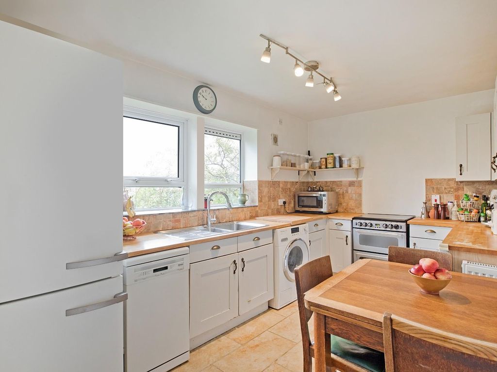 2 bed flat for sale in Langford Road, Burley In Wharfedale, Ilkley LS29, £195,000