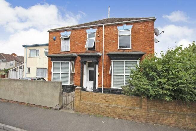 5 bed end terrace house for sale in Hainton Avenue, Grimsby DN32, £100,000