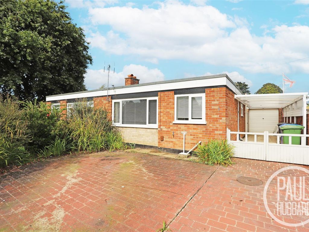 2 bed semi-detached bungalow for sale in Elm Close, Carlton Colville NR33, £190,000