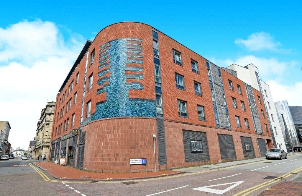 1 bed flat for sale in Quayside, Bute Crescent, Cardiff CF10, £145,000