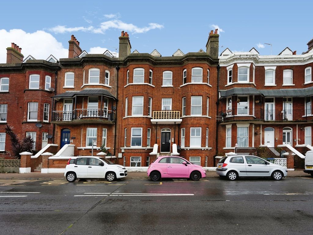 1 bed flat for sale in South Terrace, Littlehampton BN17, £150,000