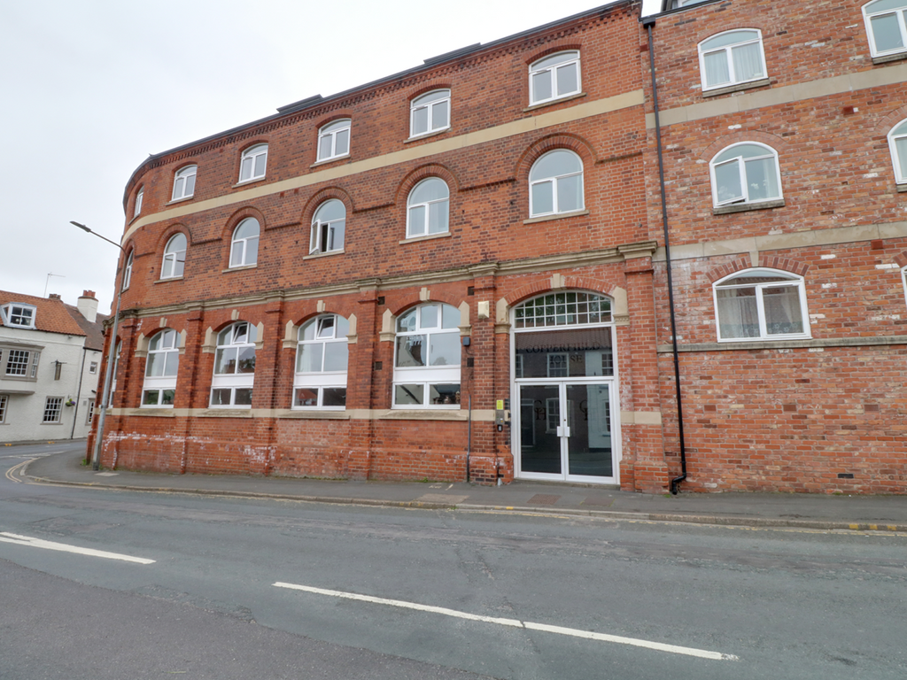 2 bed flat for sale in Brigg Road, Barton-Upon-Humber DN18, £95,000