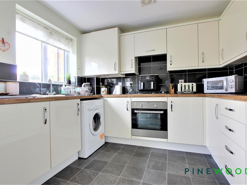 3 bed detached house for sale in Spinnaker Road, Clowne, Chesterfield, Derbyshire S43, £220,000