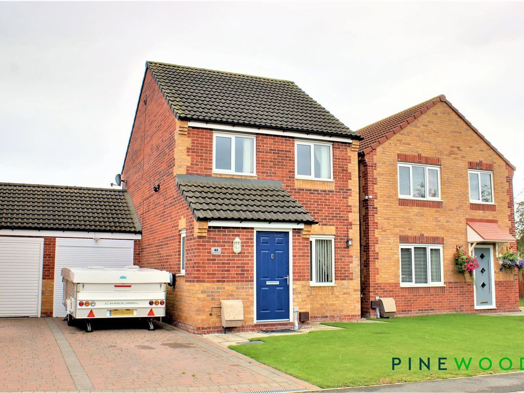 3 bed detached house for sale in Spinnaker Road, Clowne, Chesterfield, Derbyshire S43, £220,000