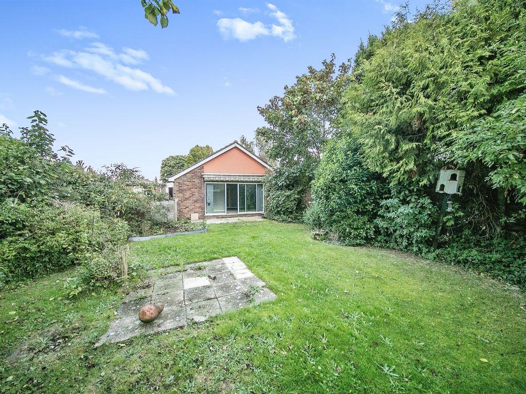 3 bed detached bungalow for sale in Templewood Road, Colchester CO4, £325,000