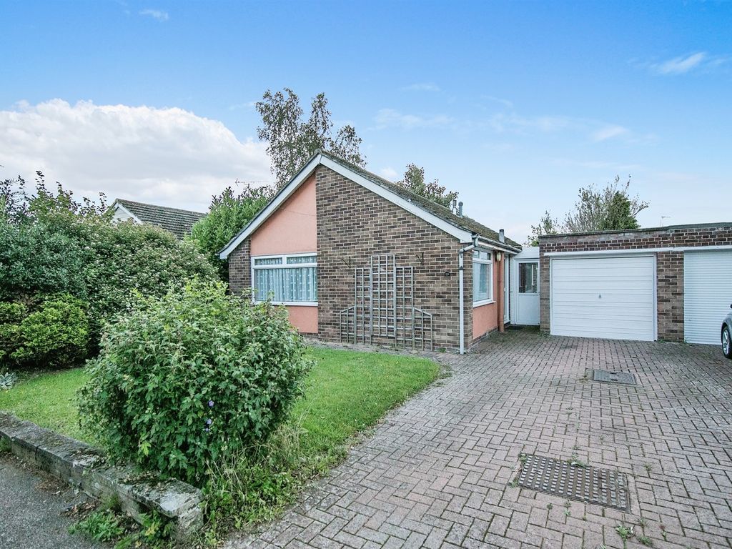 3 bed detached bungalow for sale in Templewood Road, Colchester CO4, £325,000