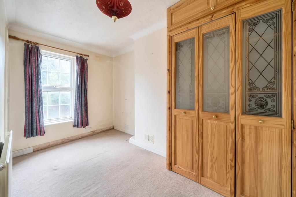 2 bed terraced house for sale in Central Reading, Conservation/Hospital Area RG1, £250,000