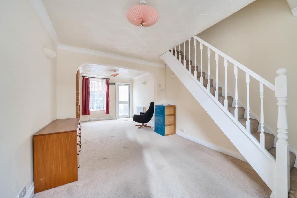 2 bed terraced house for sale in Central Reading, Conservation/Hospital Area RG1, £250,000