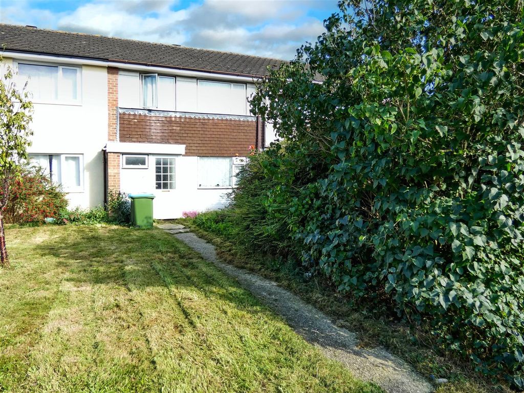 3 bed terraced house for sale in Potters Mead, Wick, Littlehampton BN17, £220,000
