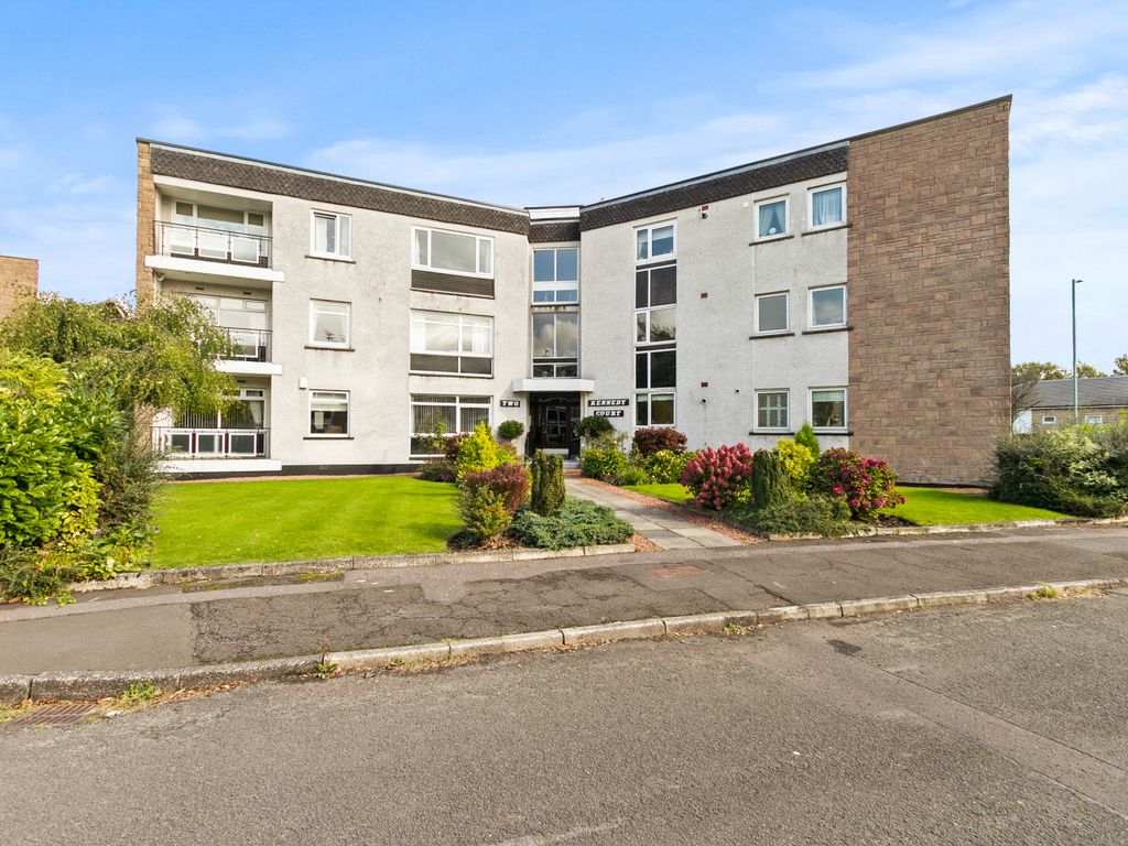 2 bed flat for sale in Braidholm Crescent, Giffnock, Glasgow G46, £220,000