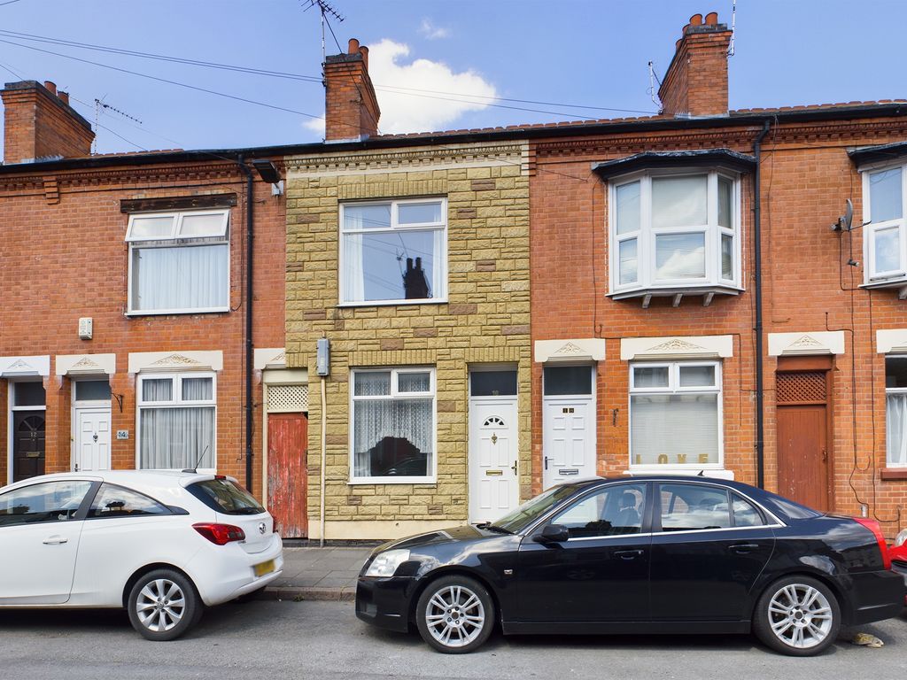 3 bed terraced house for sale in Central Road, Leicester LE3, £154,950