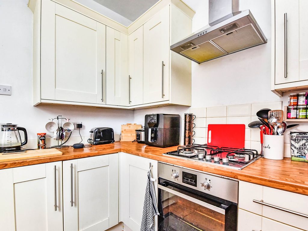 3 bed terraced house for sale in Allen Road, Trowbridge BA14, £200,000